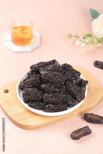 Foto Large Black Dried Jujubes from Xinjiang Province China Traditional Healthy Snack