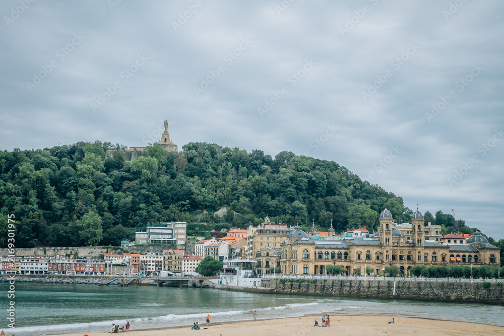 Fototapeta premium Scenic view of La Concha beach in San Sebastian, Basque Country, Spain