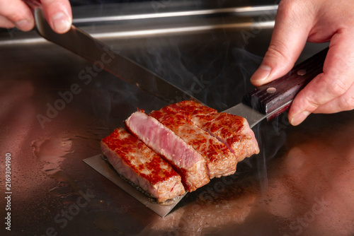 If you come to Japan, please be sure to try delicious Kobe beef.