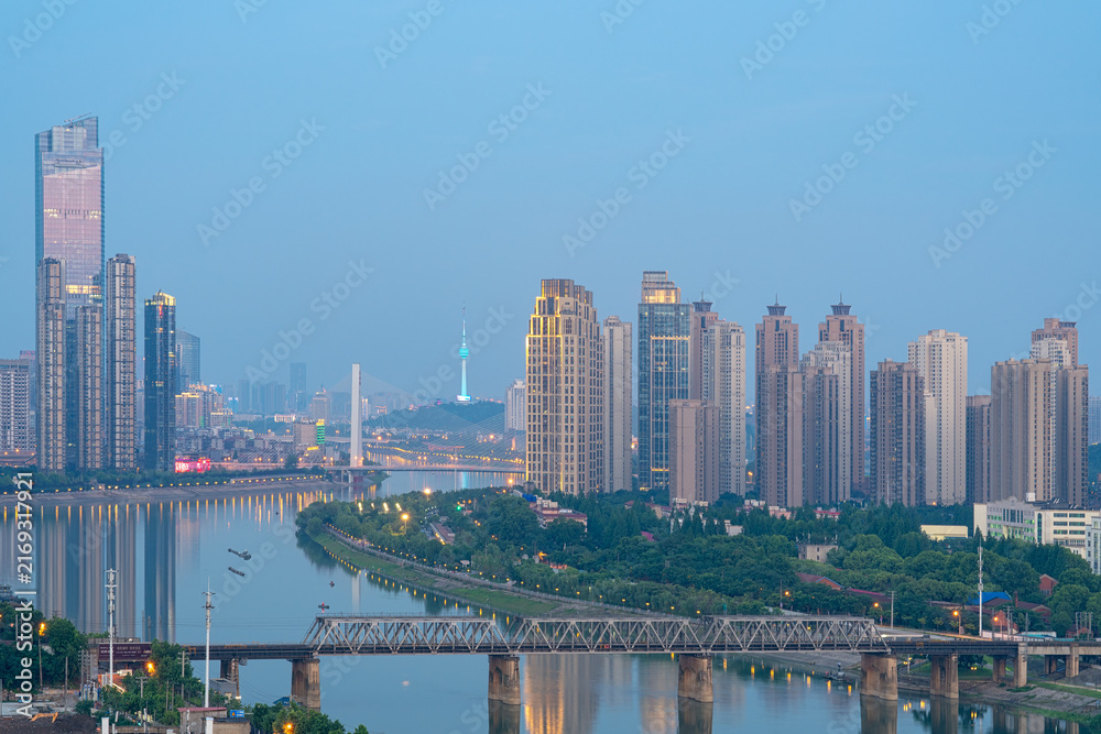 Fototapeta premium Chongqing Skyline at Dusk with Yangtze River and Bridge