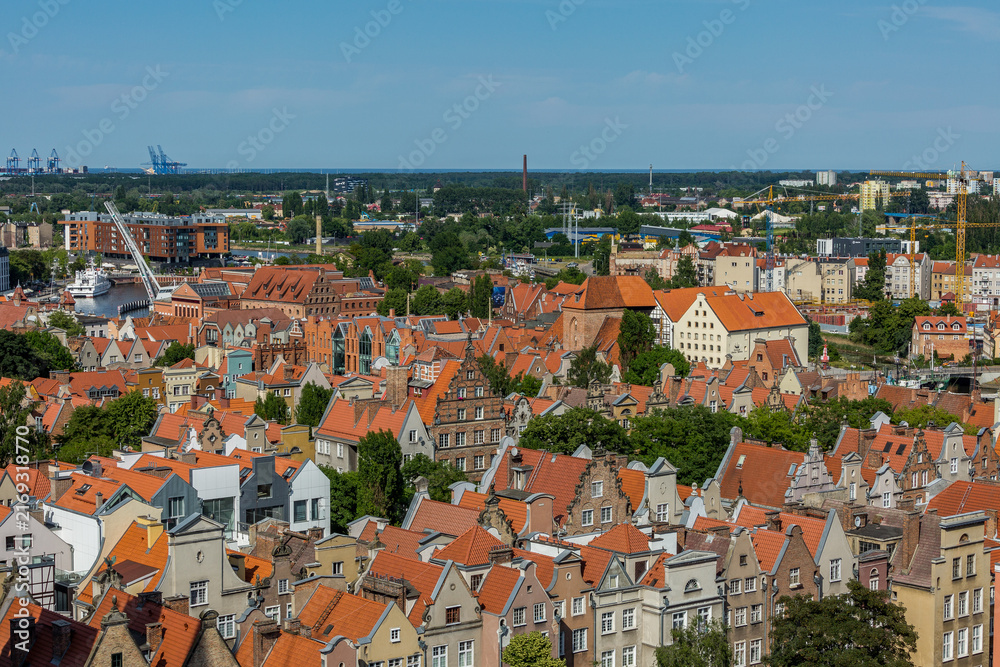 Obraz premium Gdansk Old Town Cityscape with Red Roofs and River Port, Poland