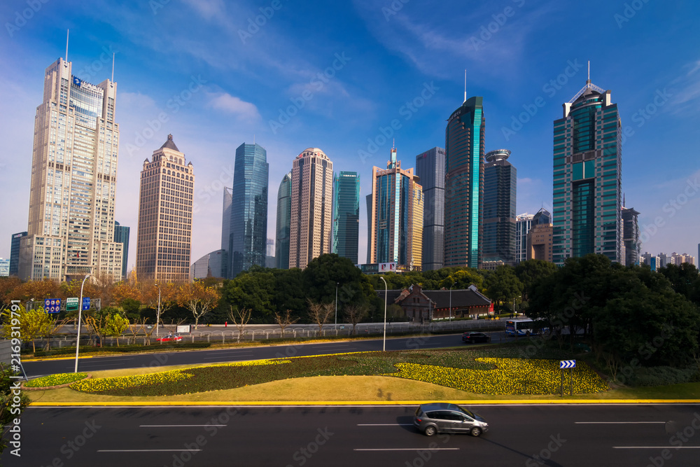 Naklejka premium Downtown Urban Skyline with Modern Architecture and Highway