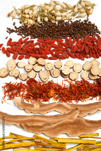 Foto Dried Herbs and Medicinal Ingredients Still Life Arrangement
