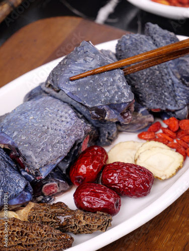 Foto Black Chicken with Red Dates and Goji Berries