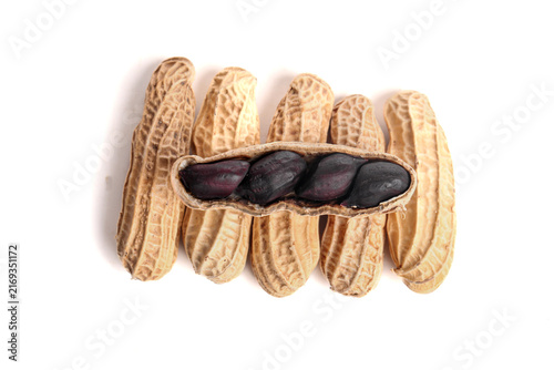 Foto Purple-skinned black peanuts selenium-enriched specialty variety with shells on