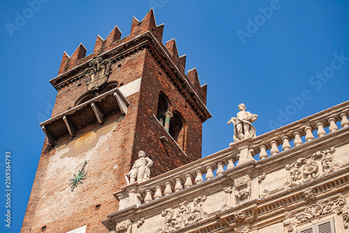 Cuadro en lienzo Verona castle tower