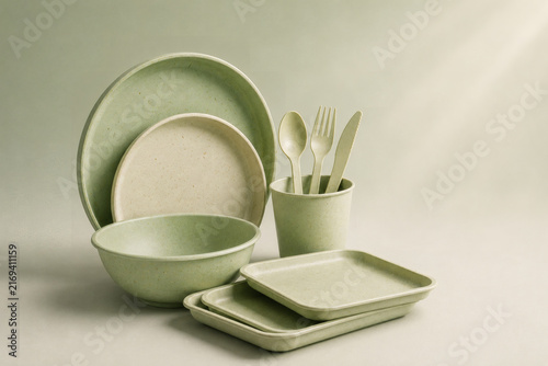 Biodegradable tableware set made from eco-friendly plant-based composite materials.