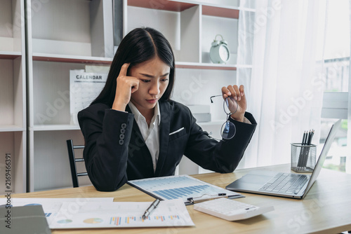 Canvastavla Female employee stressed at work, Businesswoman is worried or stressed about the slump in sales and the company is on the verge of bankruptcy, Sad, Suffering, Fail, bankrupt, Failure of life