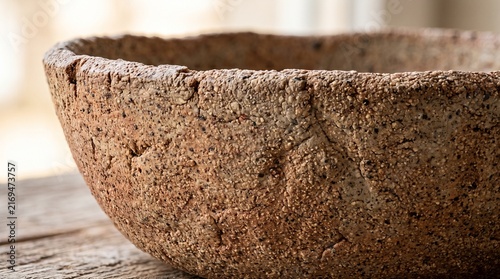 Foto Macro photograph of coarse ceramic stoneware bowl displaying rich speckled miner