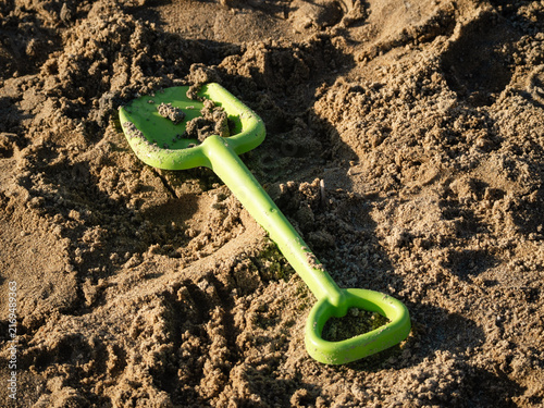 Fotografie a child's toy shovel forgotten in the sandbox