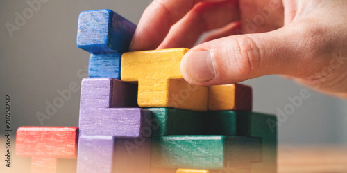 Фотография Business strategy and rational thinking with hands placing geometric shaped wood