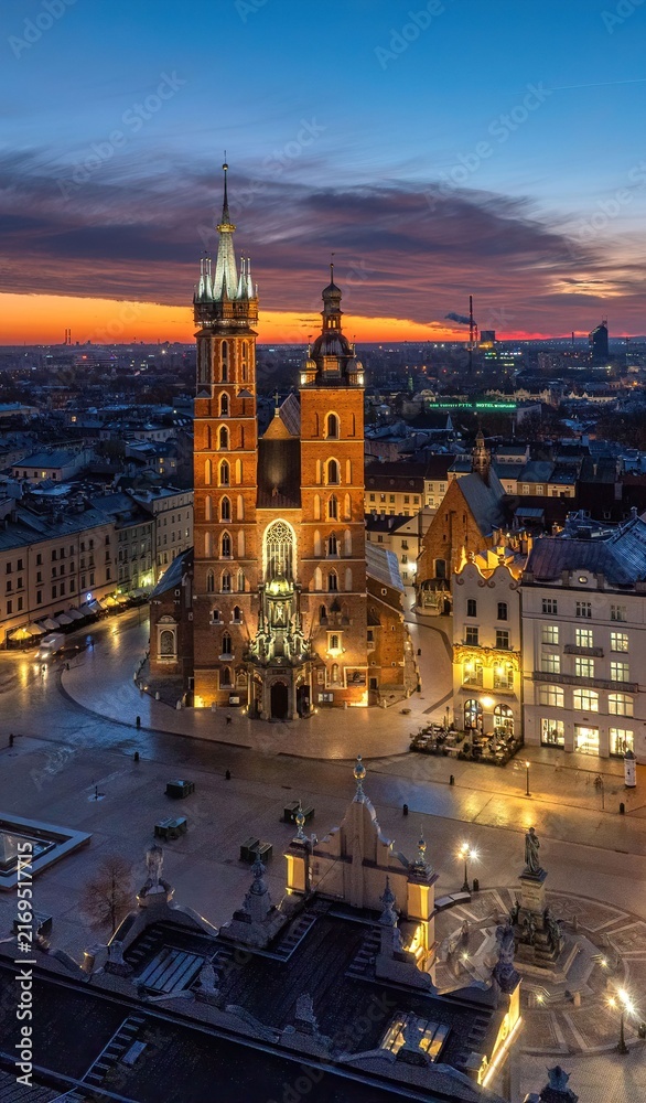 Obraz premium Krakow Main Market Square at blue hour, Poland