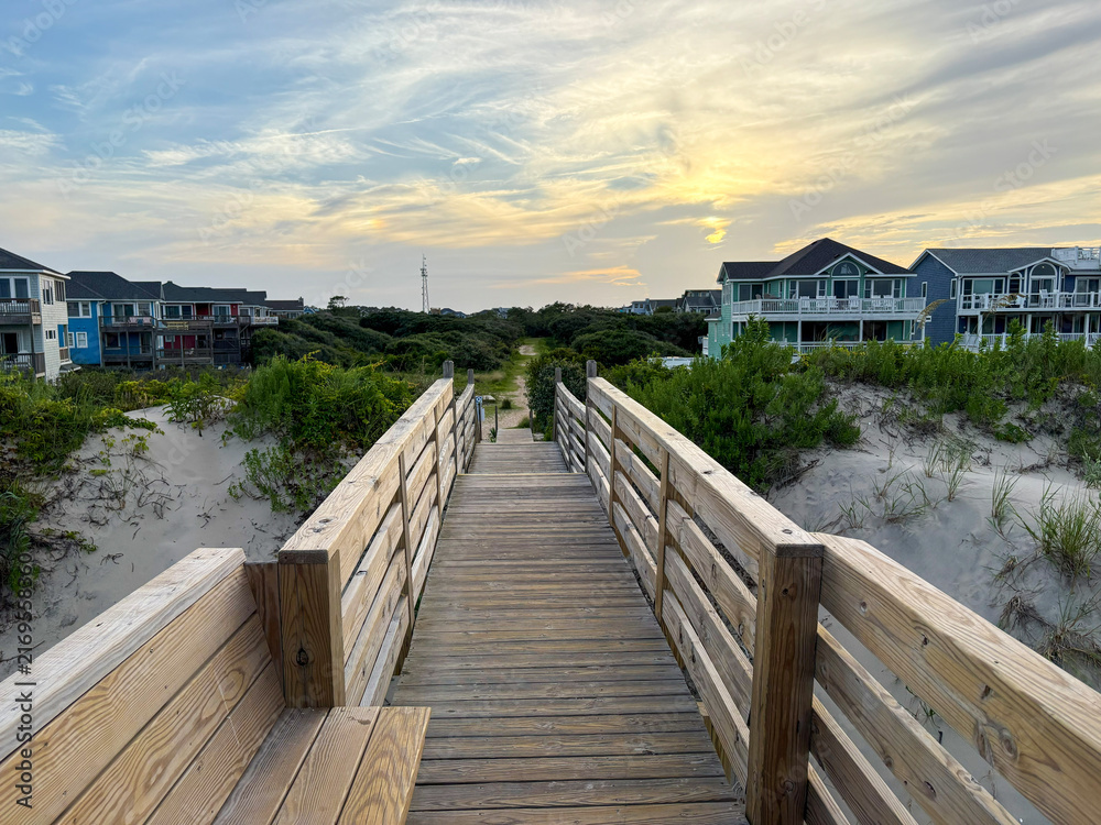 Obraz premium Walkway from Beach in Corolla North Carolina During Sunset