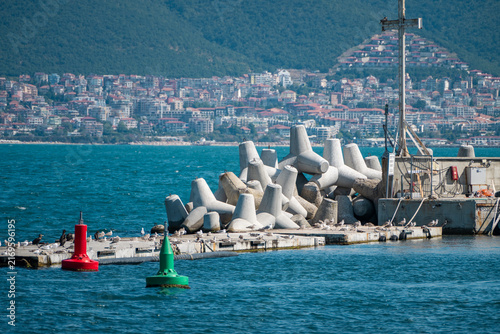 Obraz na plátne a concrete breakwater reinforced with massive interlocking tetrapods features gr