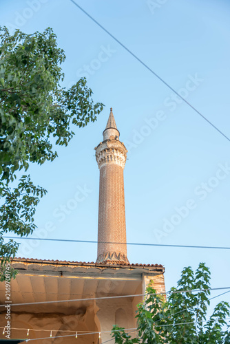 фотографія Old brick mosque minaret against blue sky