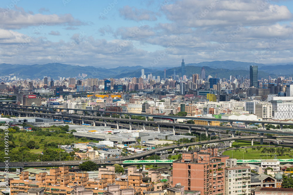 Obraz premium Elevated view of urban highway and city in Taipei Taiwan
