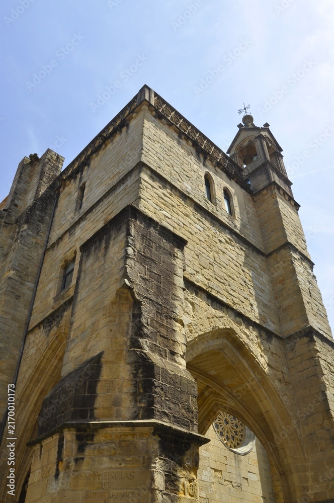 Naklejka premium Exterior de la Iglesia de San Vicente la más antigua de San Sebastián Donostia