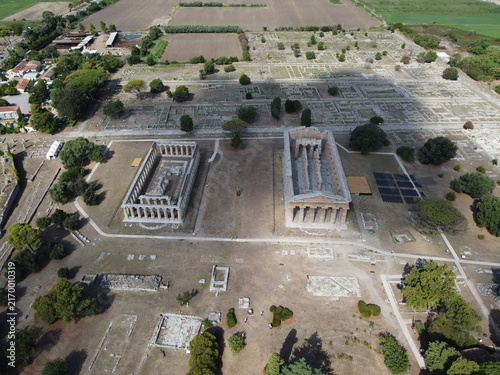 Vista aerea dei templi della Magna Grecia di Hera e Nettuno a Paestum