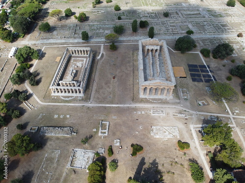 Vista aerea dei templi della Magna Grecia di Hera e Nettuno a Paestum