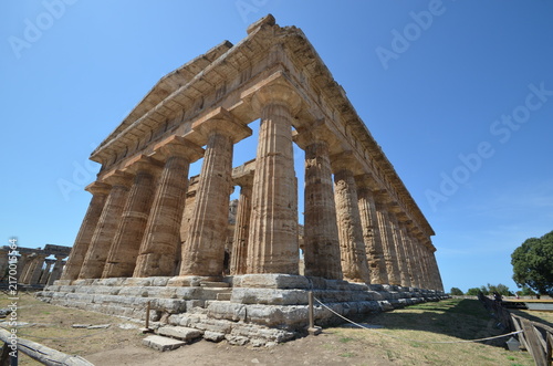 Il tempio della Magna Grecia di Nettuno a Paestum in Campania
