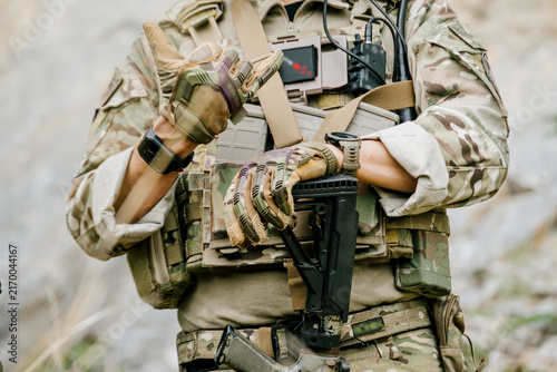 Foto Serious outdoor jungle soldiers on duty showing alert focus and calm professiona