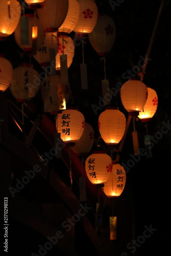 Kento Myo: Traditional Japanese summer lantern illumination at night / 日本の夏の伝統行事 献灯明 夜に灯る提灯の幻想的な風景