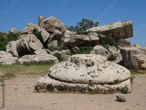 фотографія Sicile, Temple de Selinunte, socle d'une ancienne colonne