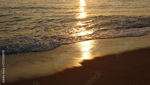 Canvas Print Sparkling Waves and Golden Sunlight on Sandy Shore