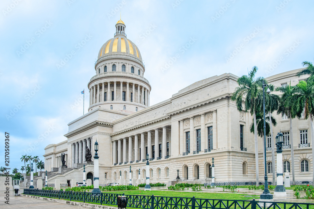 Naklejka premium The National Capitol of Cuba (El Capitolio), located in Havana.