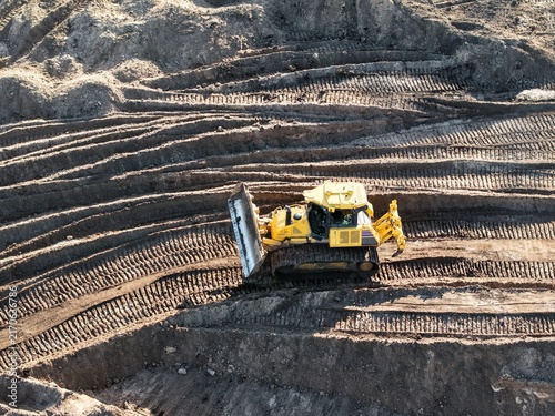 Foto aerial view of a bulldozer for civil engineering work at a construction site, in