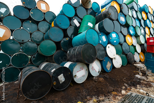 Foto Old chemical barrels