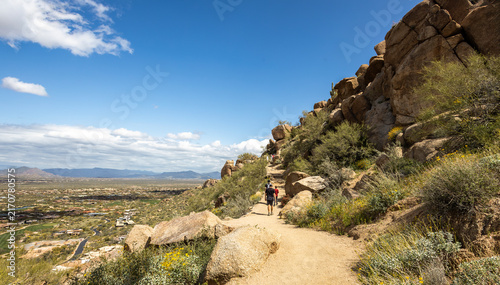 Fotografie Hikers On Pinnacle Peak Trail Scottsdale AZ Spring Time