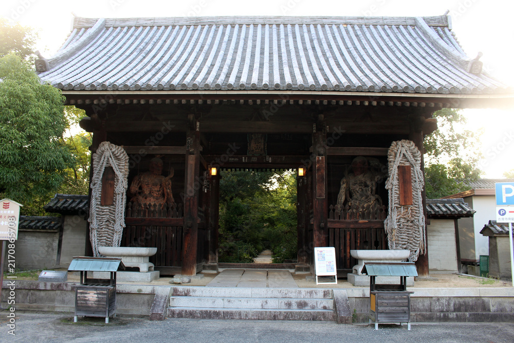 Fototapeta premium Niomon Entrance Gate and Giant Straw Ropes at Shido-ji Temple on Shikoku Henro Pilgrimage, Kagawa, Japan 2026