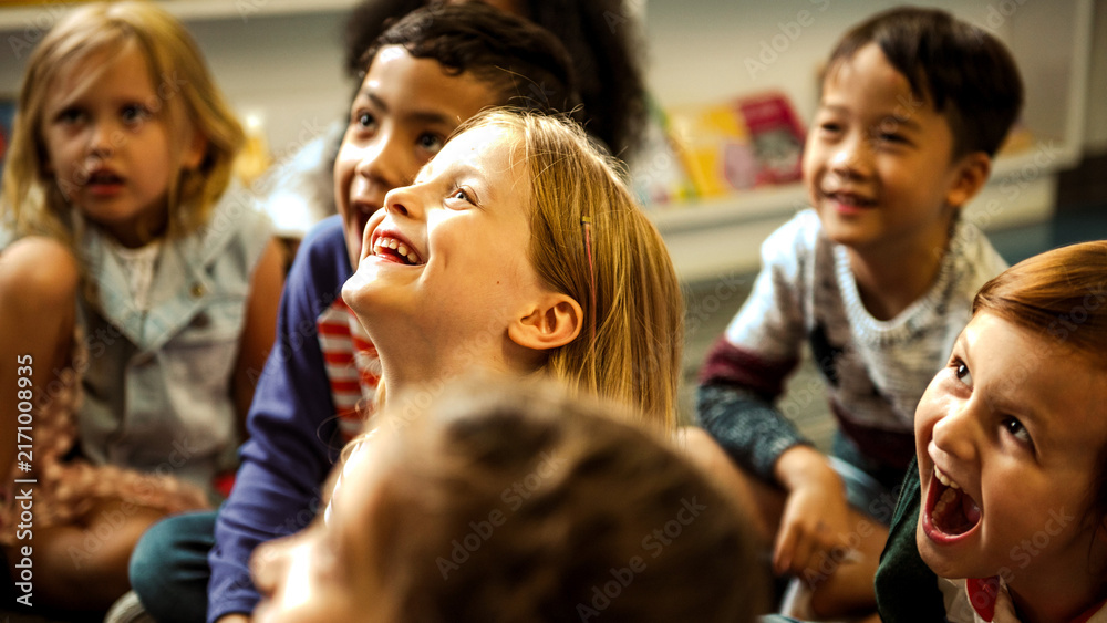 Fototapeta premium Joyful children gathered in a classroom setting