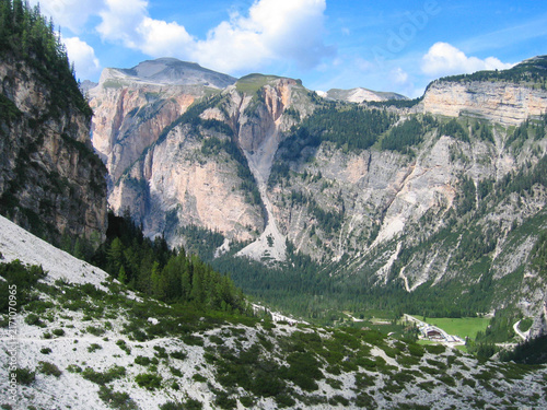 Konstfotografi upper part of the Fanes Valley - Val di Fanes, toward the iconic Pederü mountain inn visible in the bottom right corner