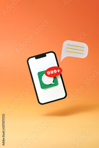 An envelope with a '999+' notification 