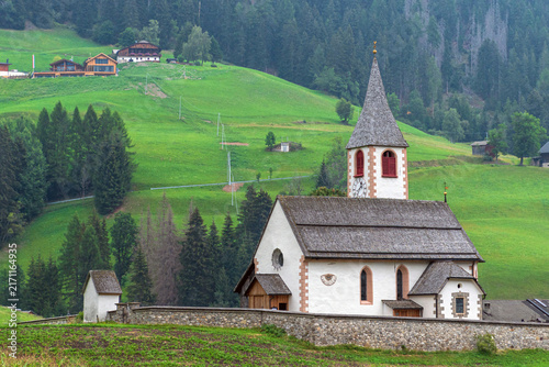 Bild auf Leinwand Chiesa di San Vito - Braies - Bolzano -  Val Pusteria - Alto Adige - Italia