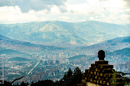 Canvas Print Mountain city overlook with ancient fortress ruins