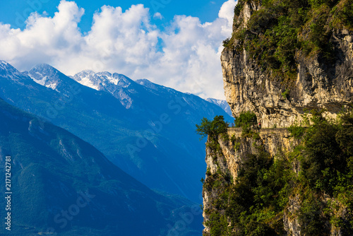 Fotografie Ponale trail carved into the cliff dropping directly into Lake Garda, offering a