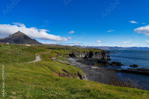 Foto Cliff coastline between the villages of Hellnar and Arnarstapi in western Iceland