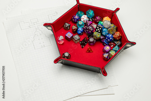 Canvastavla Rolling polyhedral dice for tabletop games