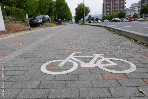 Naklejka 歩道にある普通自転車歩道通行可の標識
