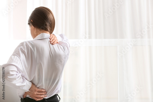 Fotografía Back pain and neck discomfort from poor posture, woman suffering from chronic pa