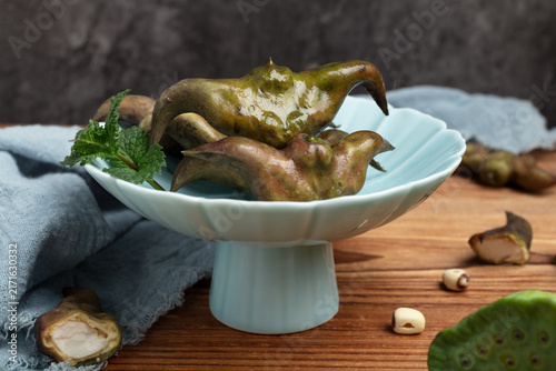 Obraz na plátně Fresh Water Caltrop Fruits in a Ceramic Bowl