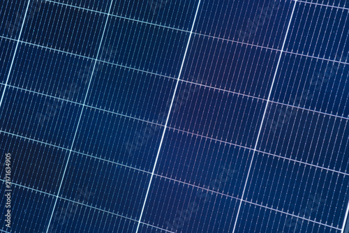Fotografía Close up of a solar panel grid with dark blue cells and white lines
