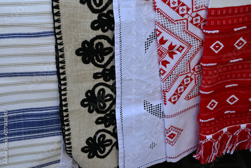 Fotografía Traditional folk art textiles with embroidered patterns