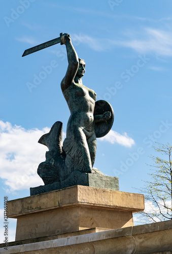 Fotografie Syrena of Warsaw, Mermaid Statue by Swietokrzyski Bridge