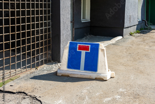 No through road traffic sign on barrier in front of building