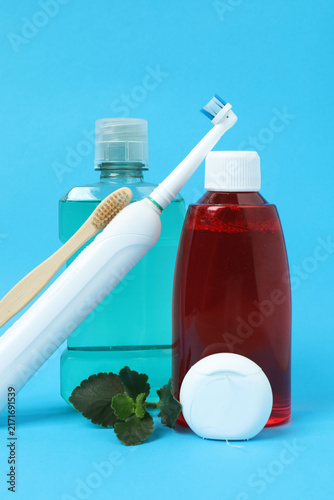 Obraz na plátne Oral hygiene kit on a blue background