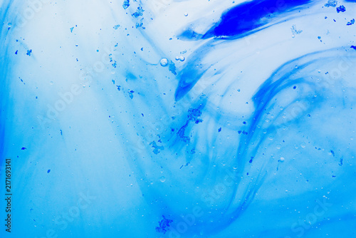 Fotografie Abstract blue color dissolving in fluid water